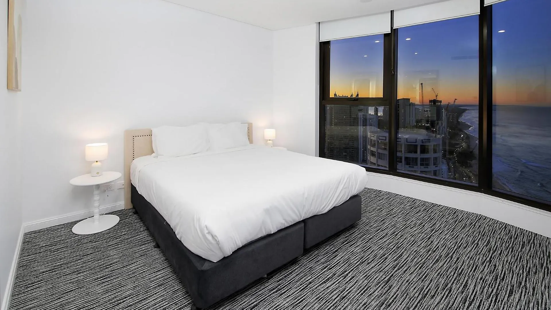 The Gold Coast View With 3Br, 2 Bath, Free Parking Apartman