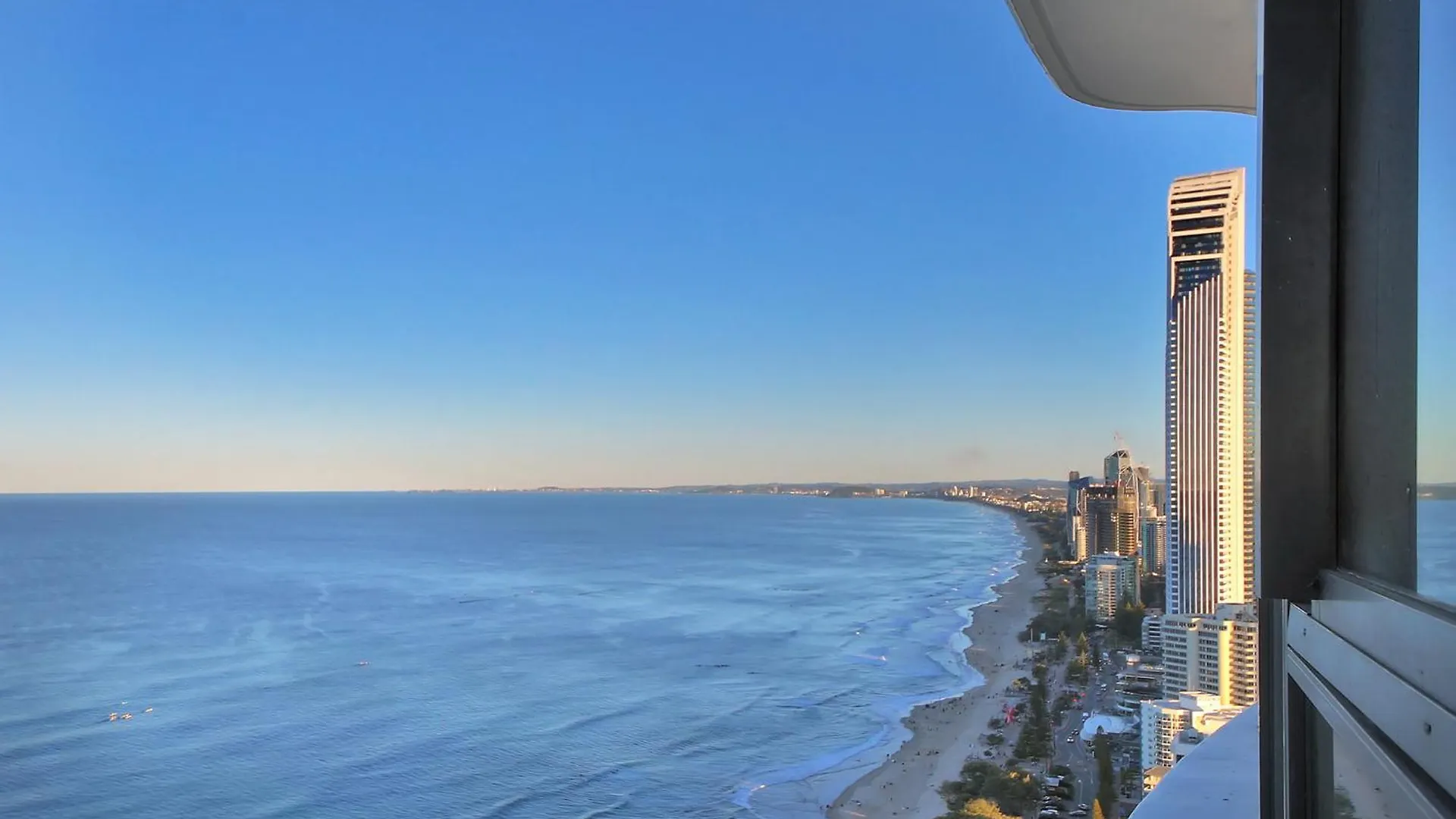 The Gold Coast View With 3Br, 2 Bath, Free Parking Apartman
