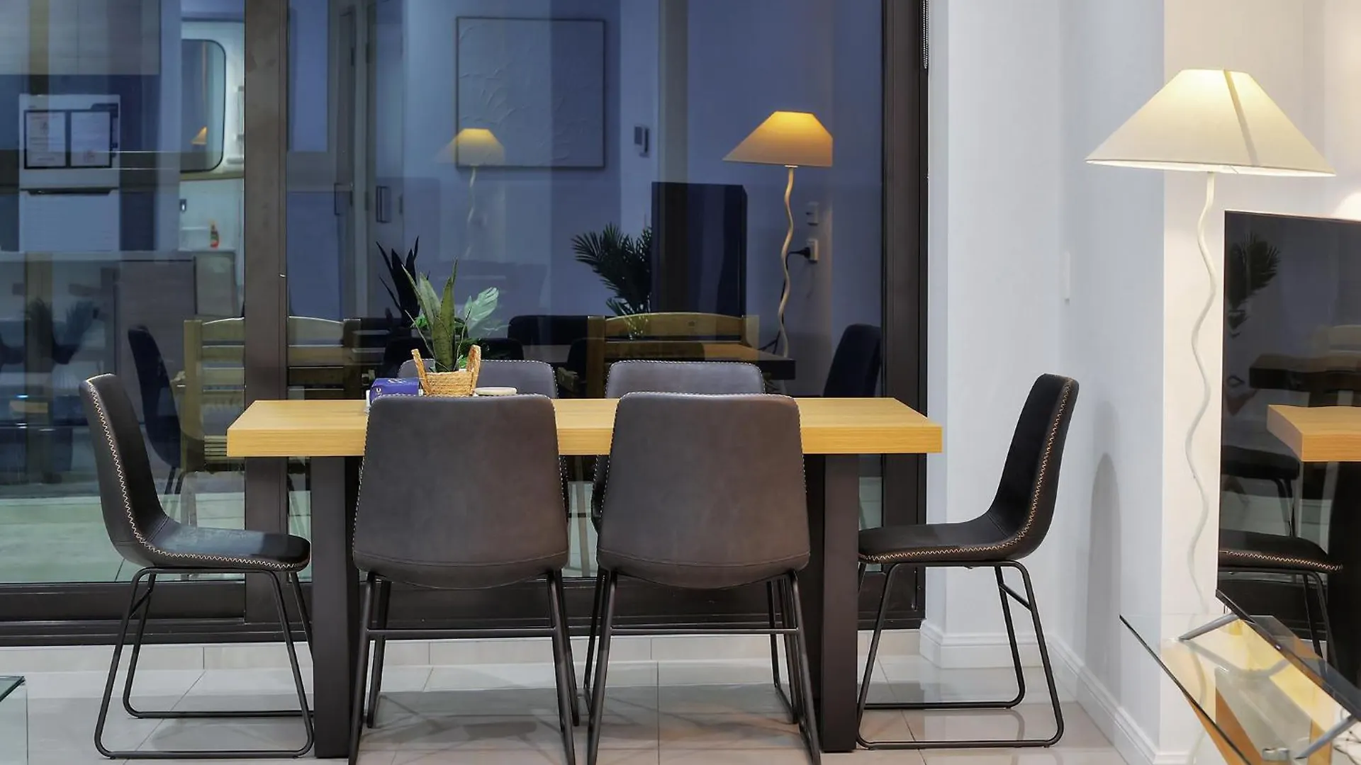 The Gold Coast View With 3Br, 2 Bath, Free Parking Apartman Ausztrália